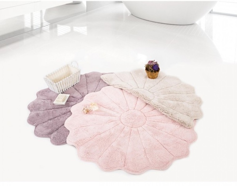 daisy-purple-fioletovyy-kovrik-dlya-vannoy